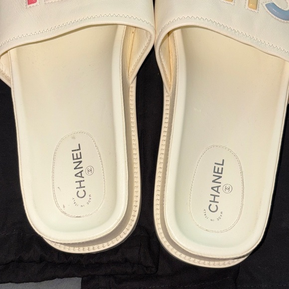 CHANEL Women's Cream Multicolor Pool Slide Sandals - Picture 4 of 4